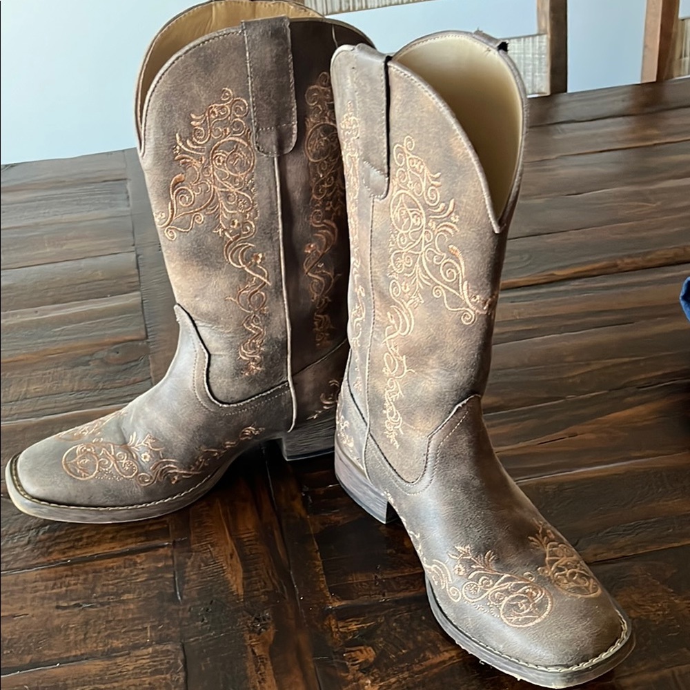 Embroidered Brown Heeled Roper Boots